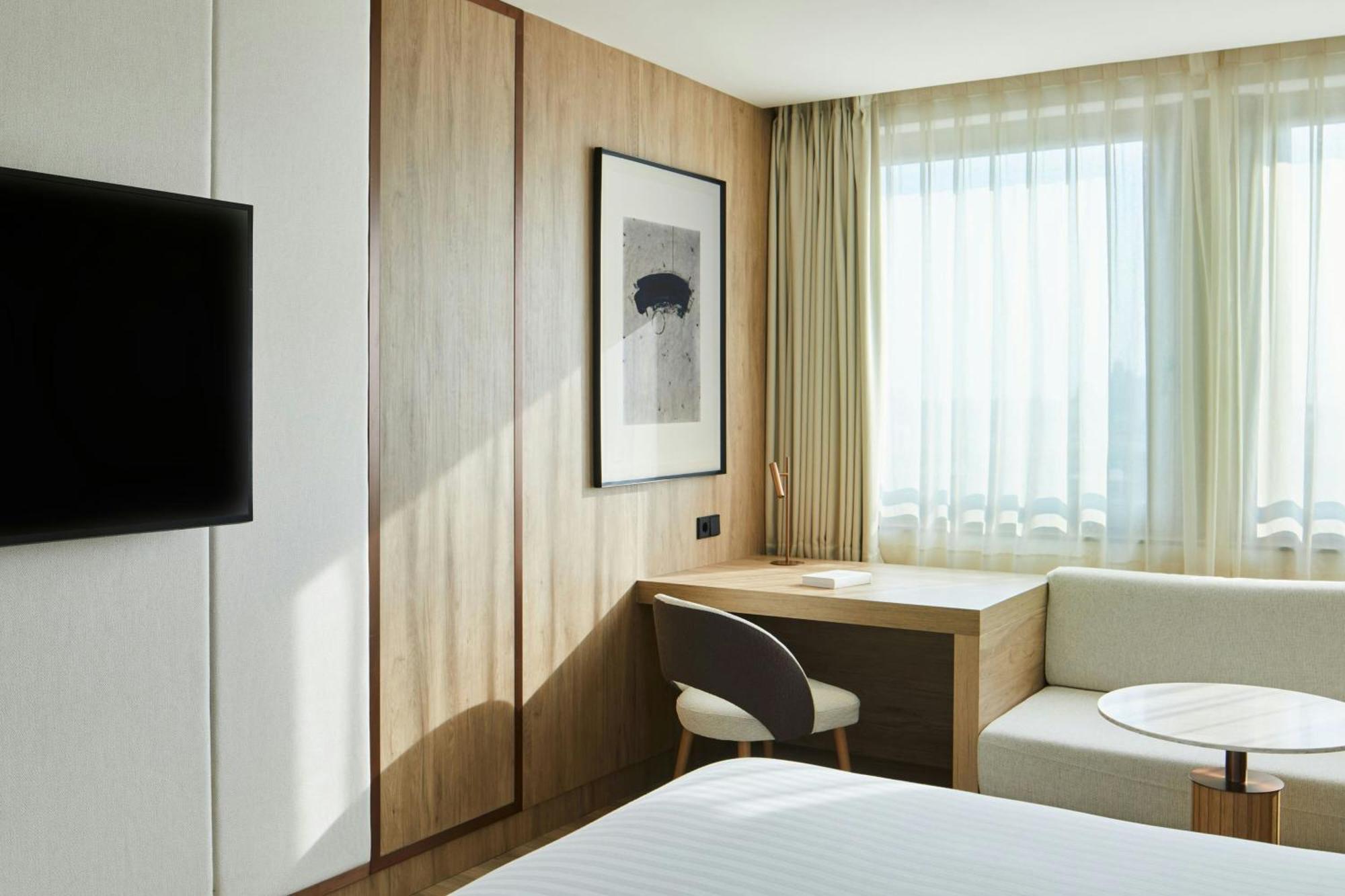 Panoramic Superior Twin Room Two Twin Beds City View